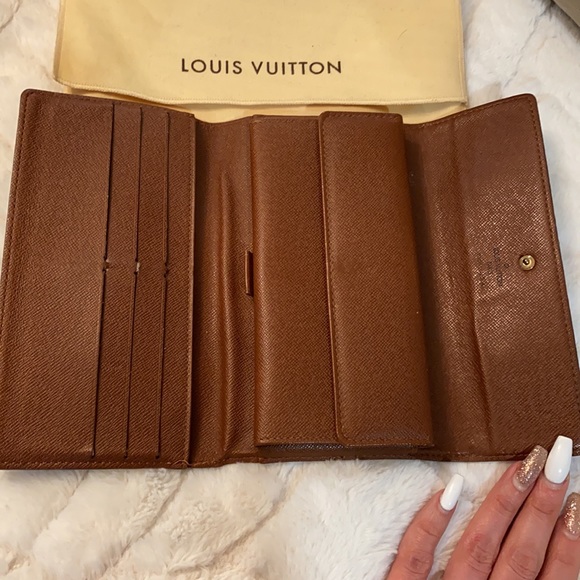 Authentic Louis Vuitton Wallet Monogram Classic - Picture 3 of 9